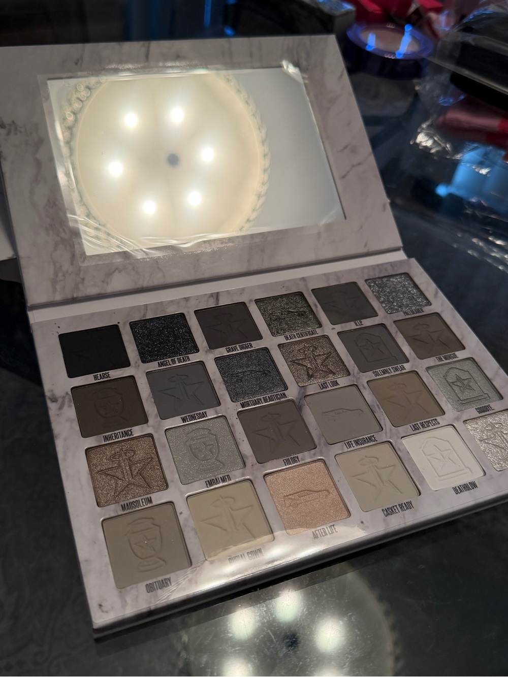 Jeffree Star Cosmetics Cremated Palette NIB - Picture 4 of 6